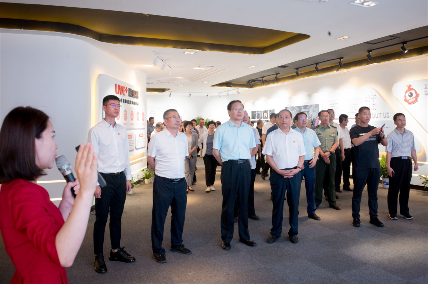 兰山区推动高质量发展现场交流会考察团莅临顺和国际智慧物流园和顺和直播电商科技产业园考察指导工作