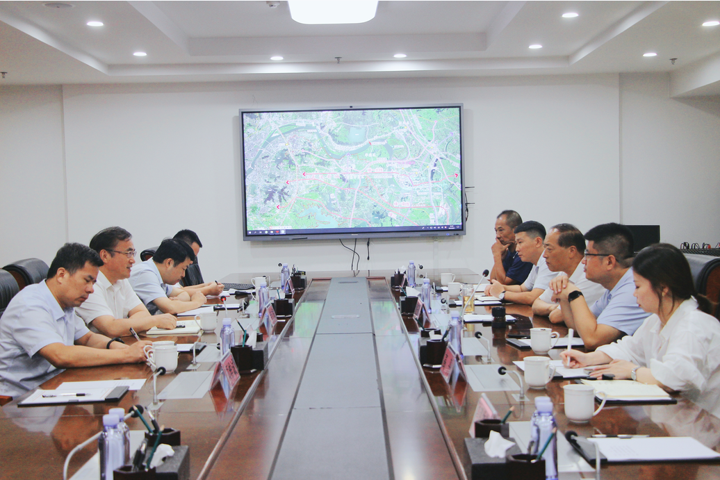 黄冈市委常委、市委秘书长余友斌一行莅临顺和集团参观考察